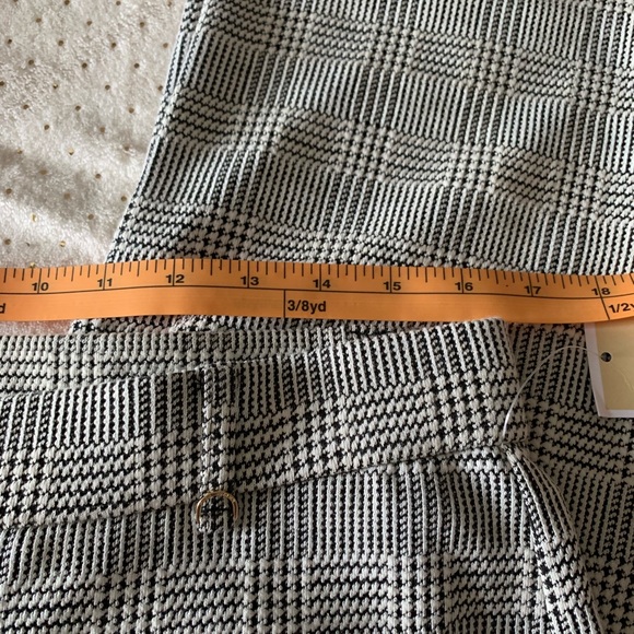 SOLD******Michael Kors plaid cropped skinny pants - Picture 6 of 8